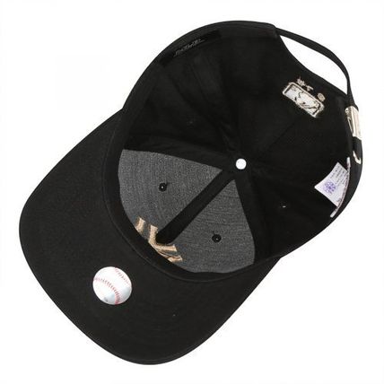 Fashionable Unisex Baseball Caps With Embroidered Logo & Adjustable Buckle