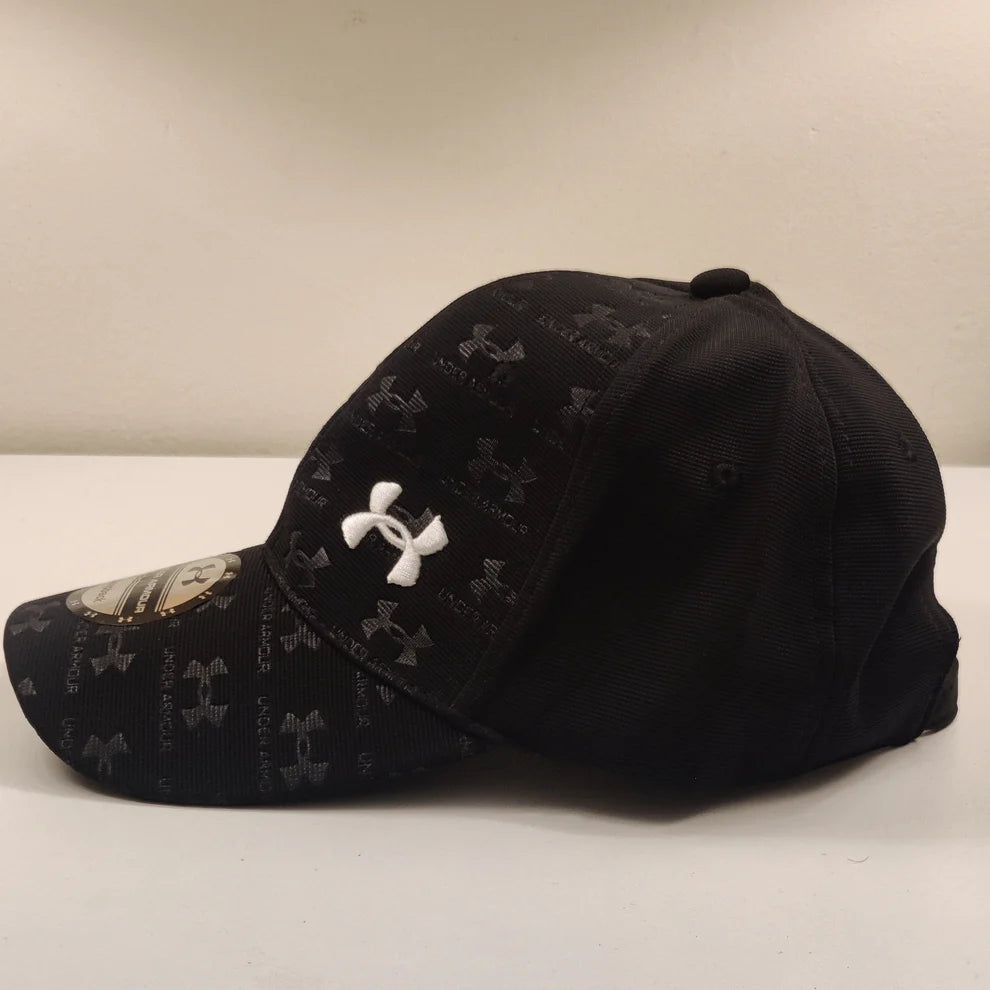 Classic and Cool Embroidery Logo Cap With Adjustable Buckle For Men and Women