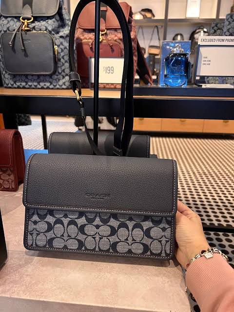 PREMIUM TURNER FLAP CROSSBODY BAG