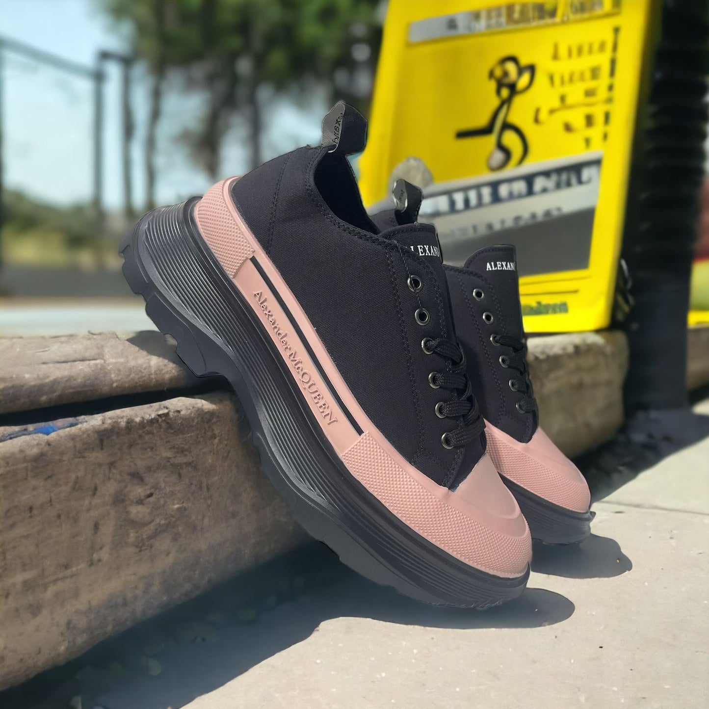 SNEAKERS PINK THREAD FOR MEN
