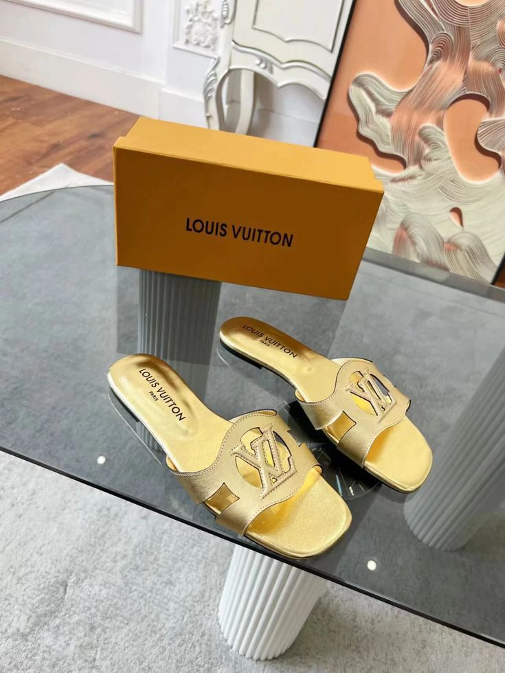PREMIUM FLATS FOR WOMEN