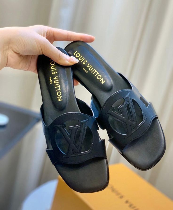 PREMIUM FLATS FOR WOMEN