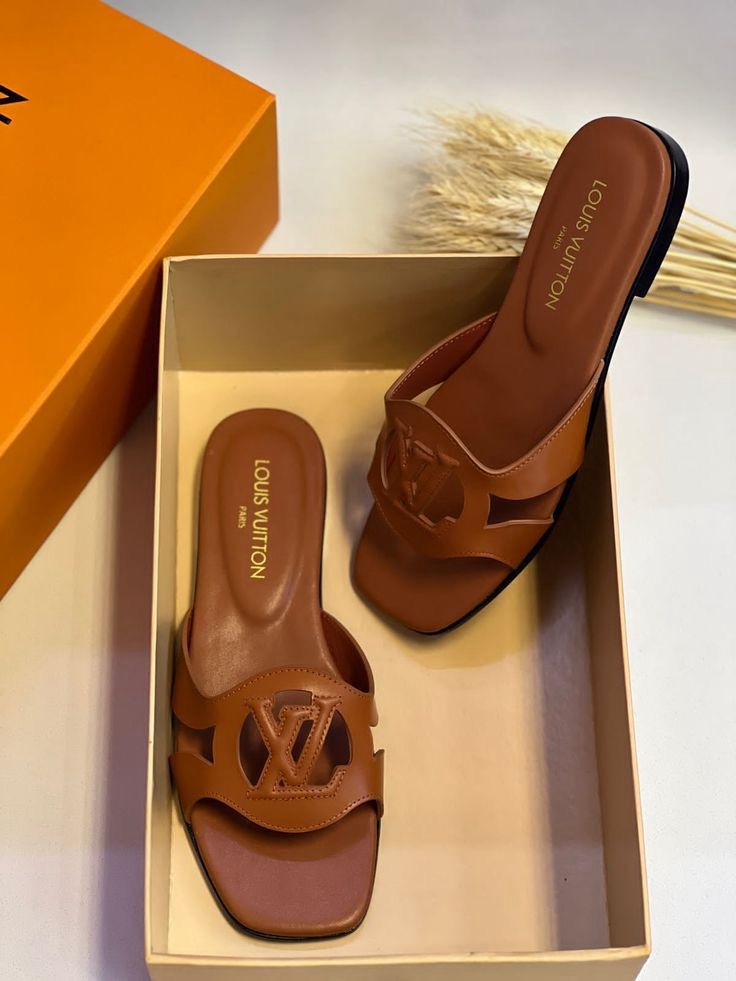 PREMIUM FLATS FOR WOMEN