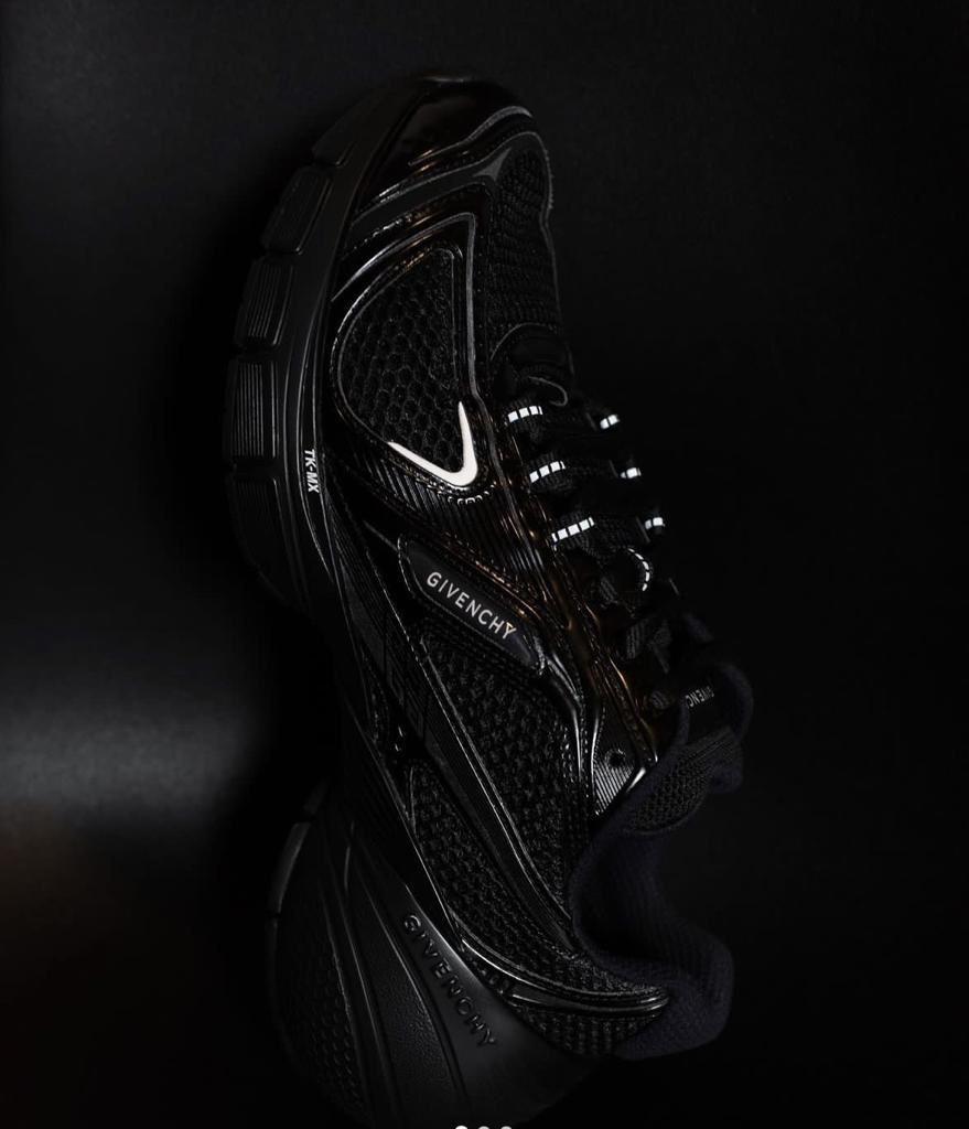 PREMIUM METALLIC STYLE SNEAKER