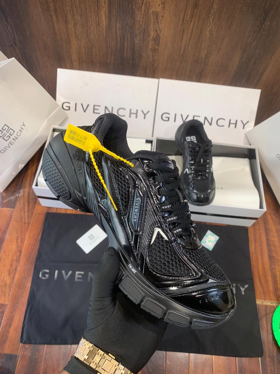 PREMIUM METALLIC STYLE SNEAKER