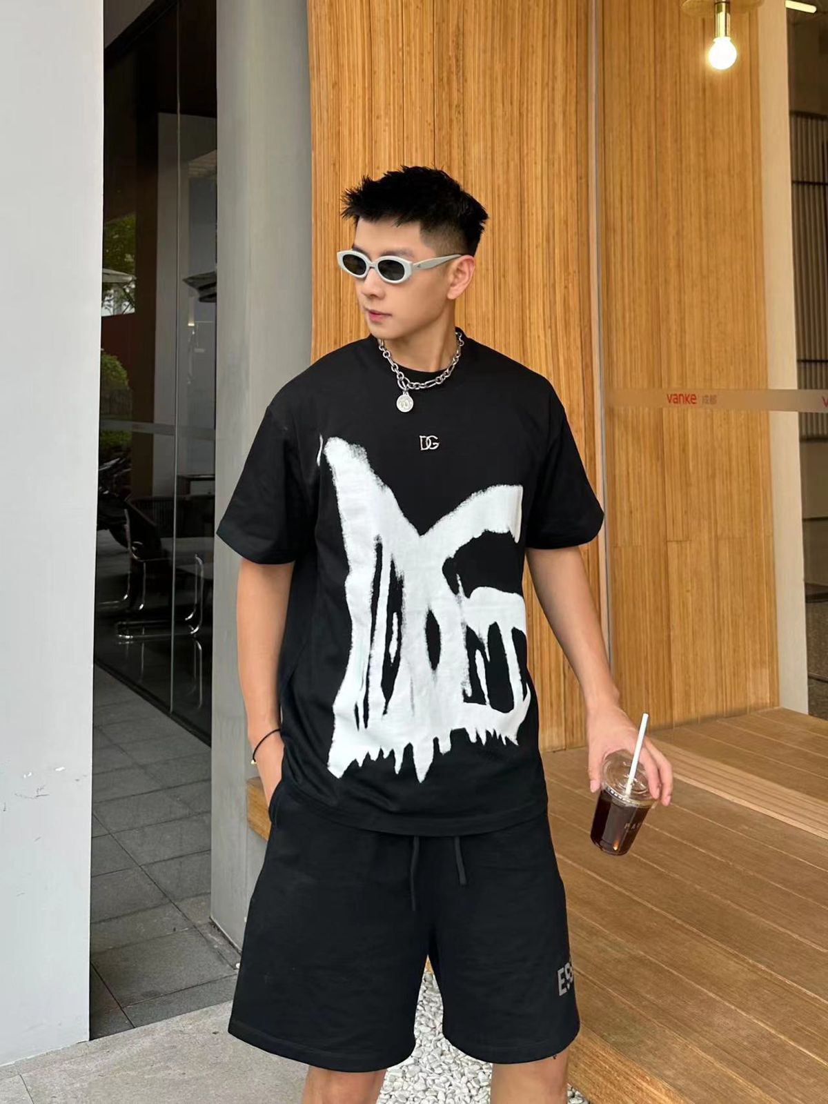 LUXURY DROP SHOULDER ROUND NECK T-SHIRTS FOR MEN (BLACK)