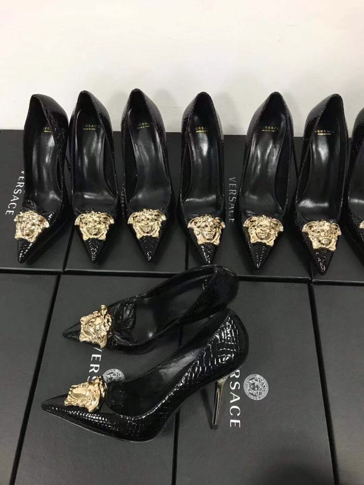 MEDUSA BUCKLE CROCODILE PATTERN HEELS FOR WOMEN