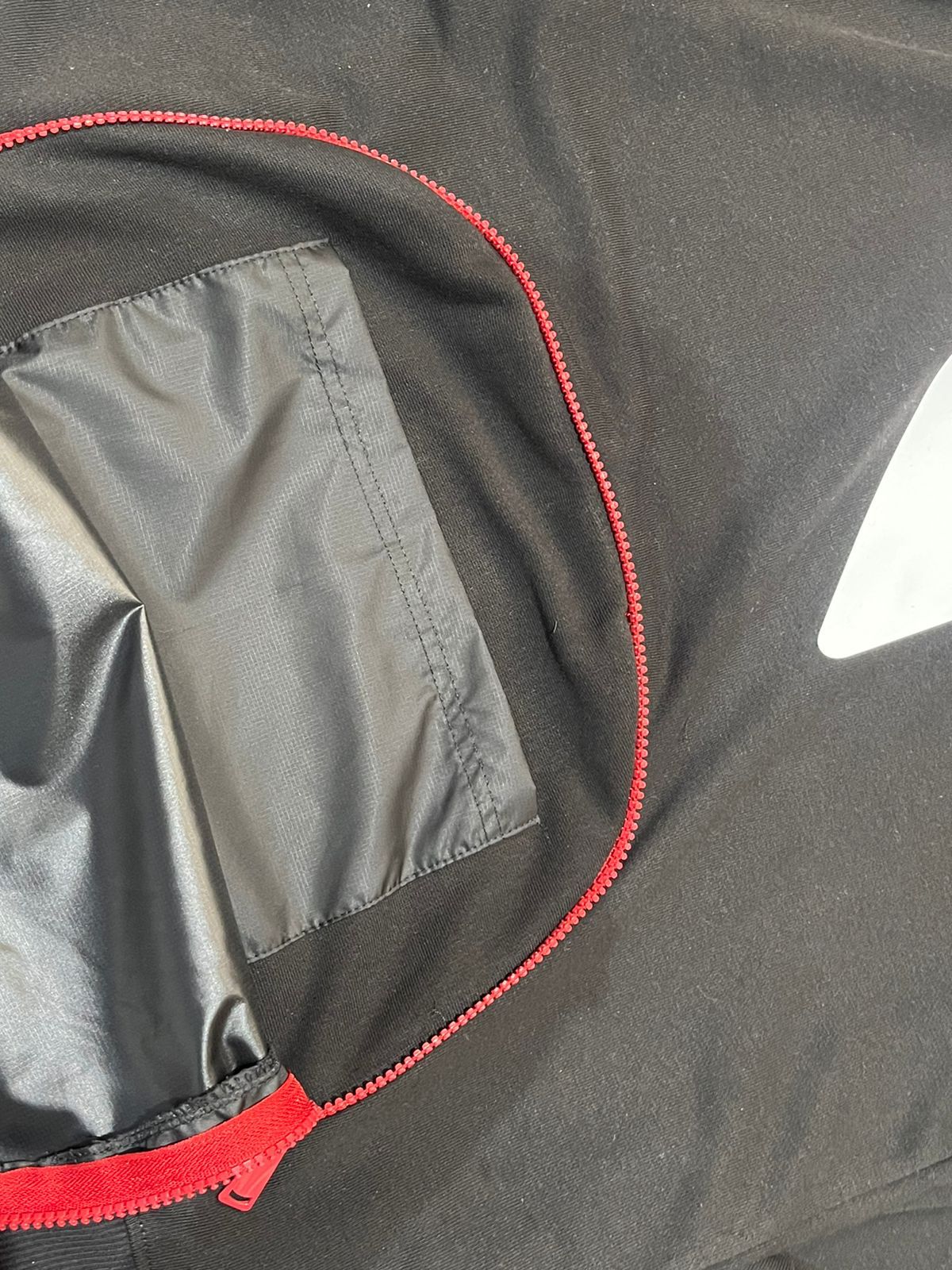 PREMIUM HOODIE WITH ZIP POCKET