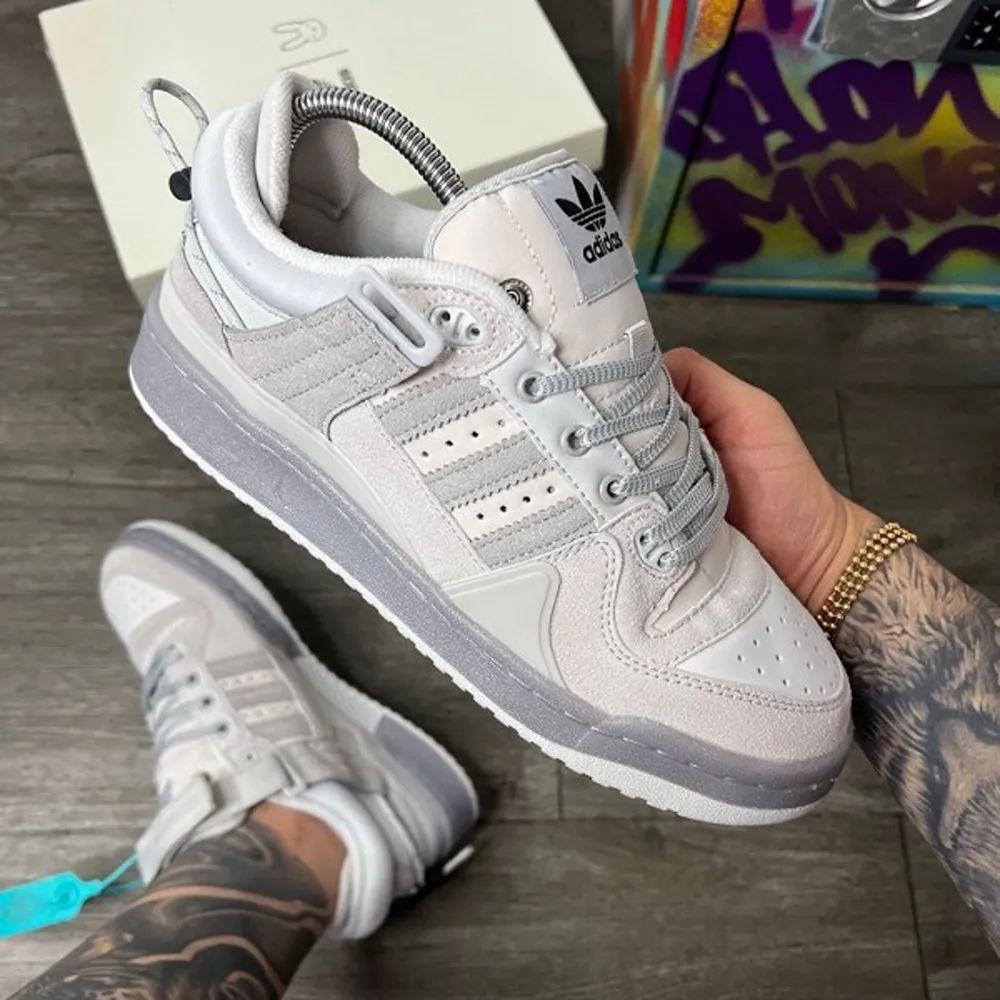 BAD BUNNY SNEAKER