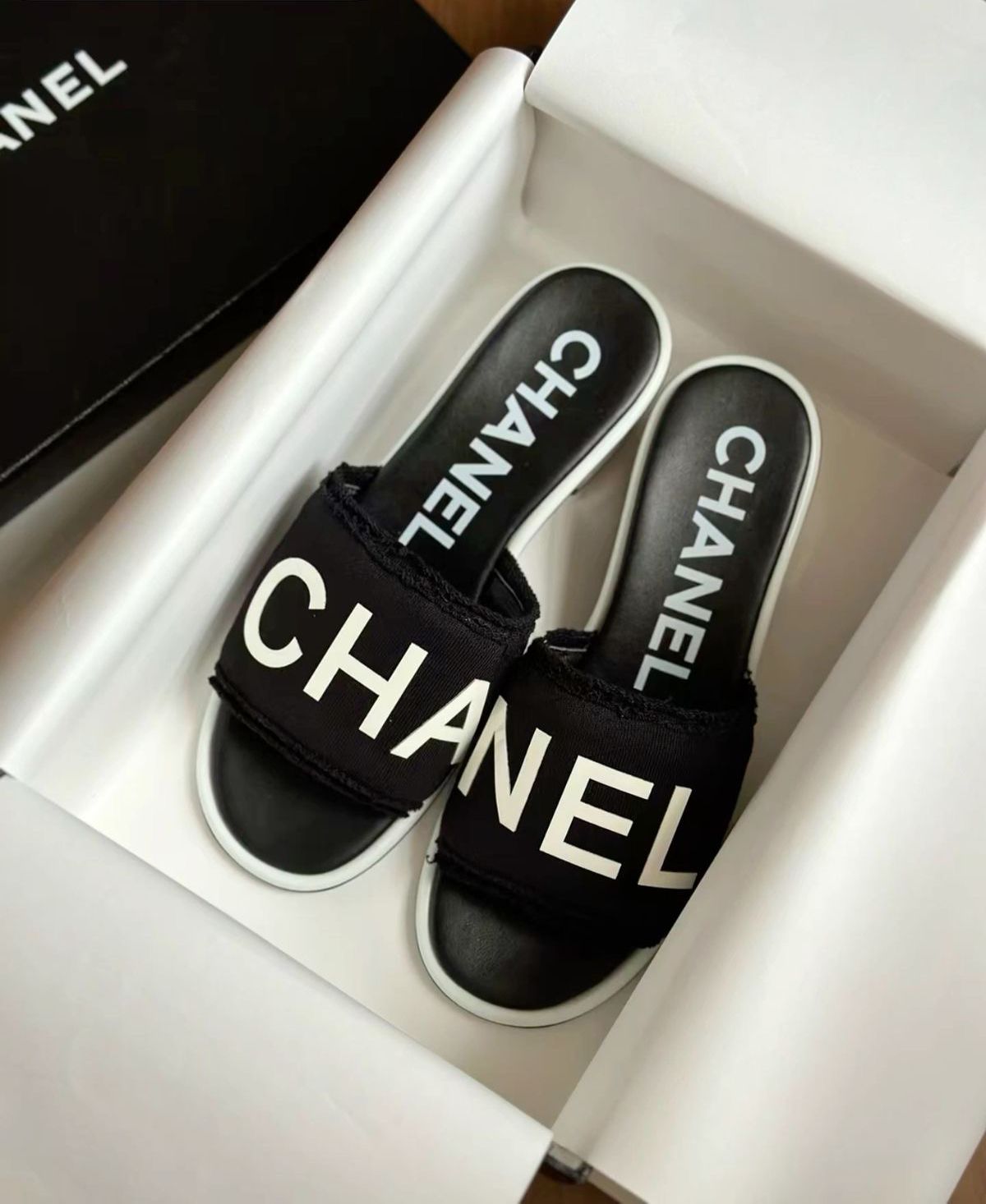 PREMIUM SLIDERS FOR WOMEN