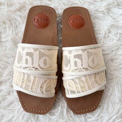 LUXURY WOODY FLATS FOR WOMEN
