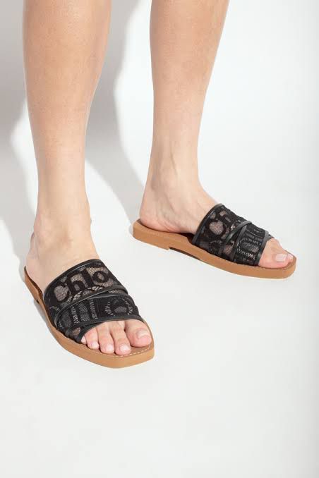 LUXURY WOODY FLATS FOR WOMEN