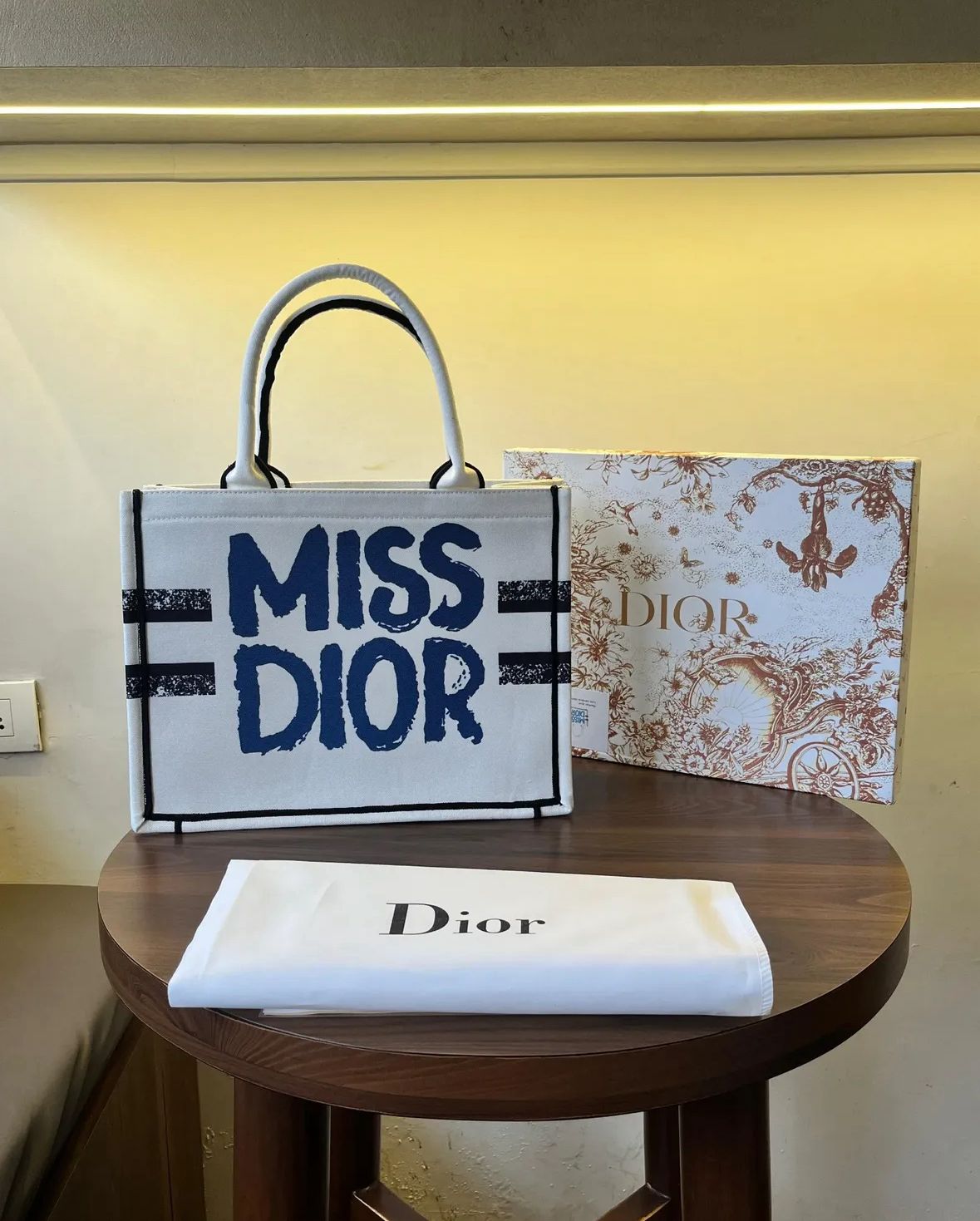 LUXURY CANVAS BOOK TOTE
