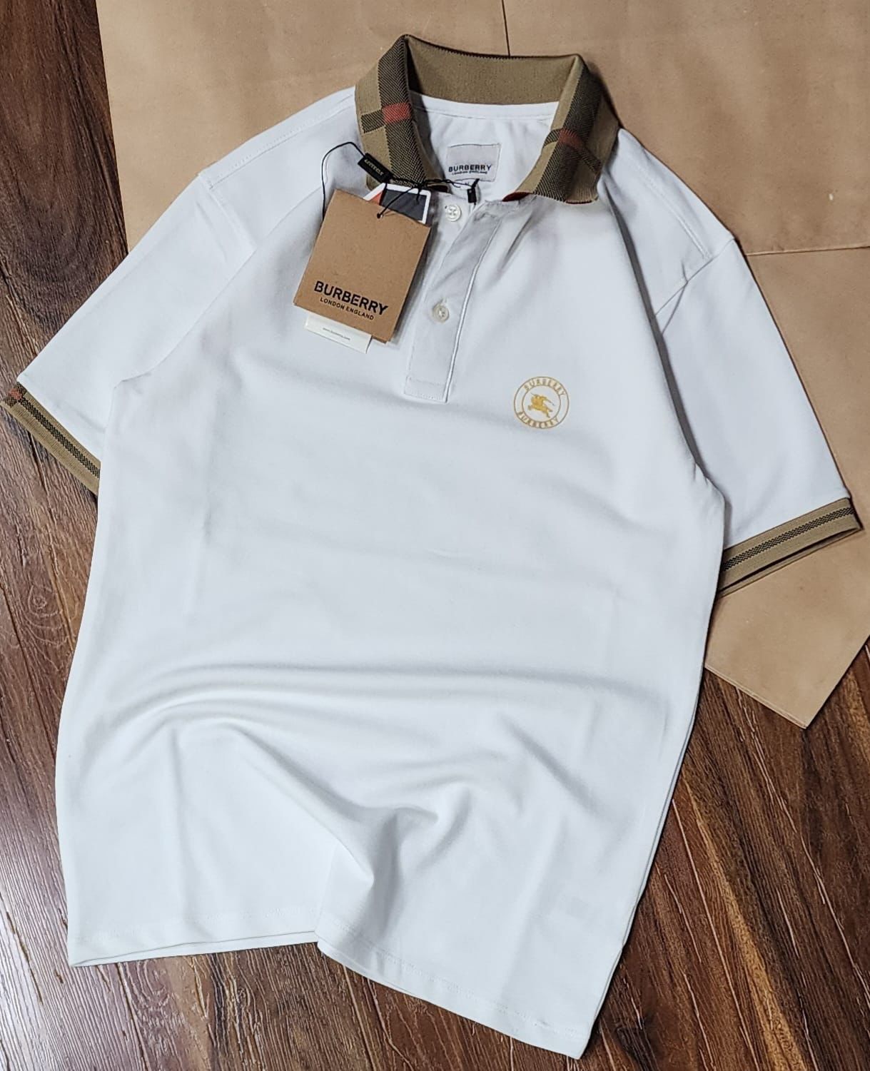 EMBROIDERED LOGO SOLID PATTERN TSHIRT