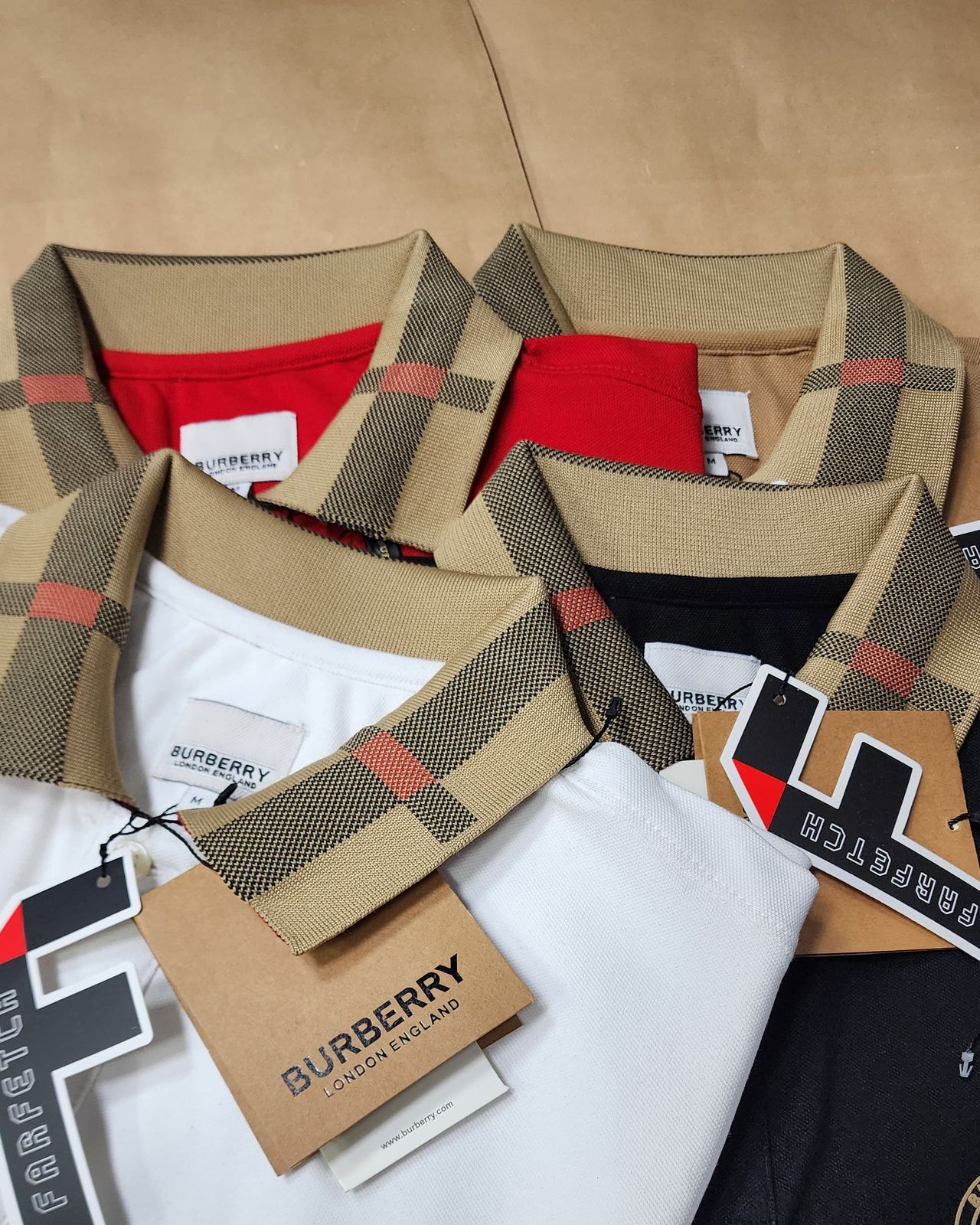 EMBROIDERED LOGO SOLID PATTERN TSHIRT