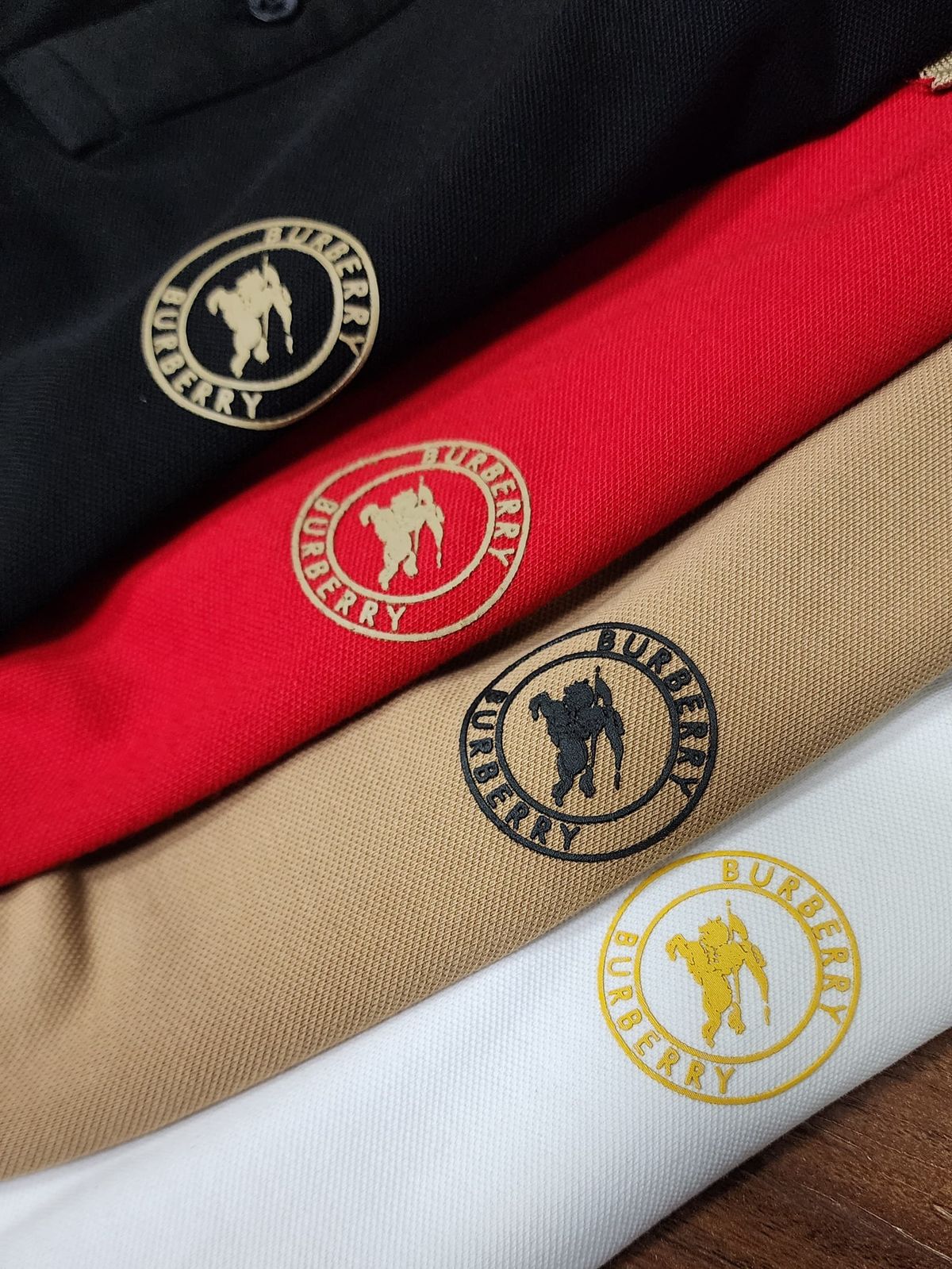 EMBROIDERED LOGO SOLID PATTERN TSHIRT