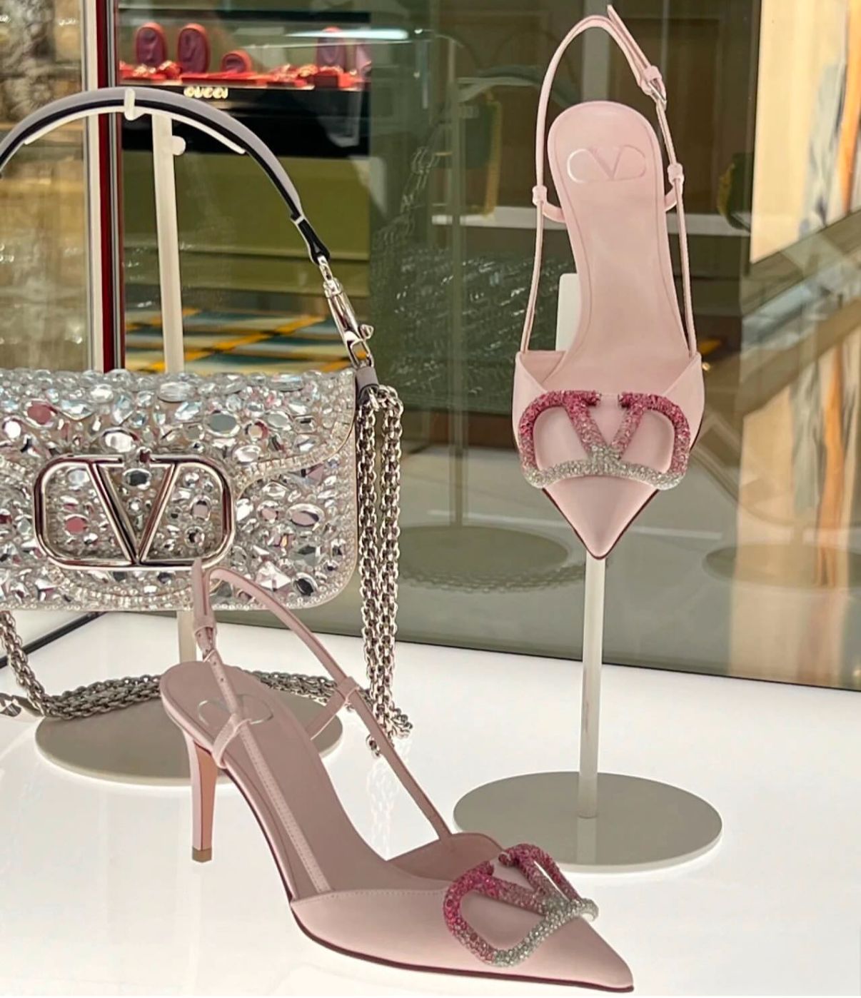 LUXURY HEELS WITH BUCKLE