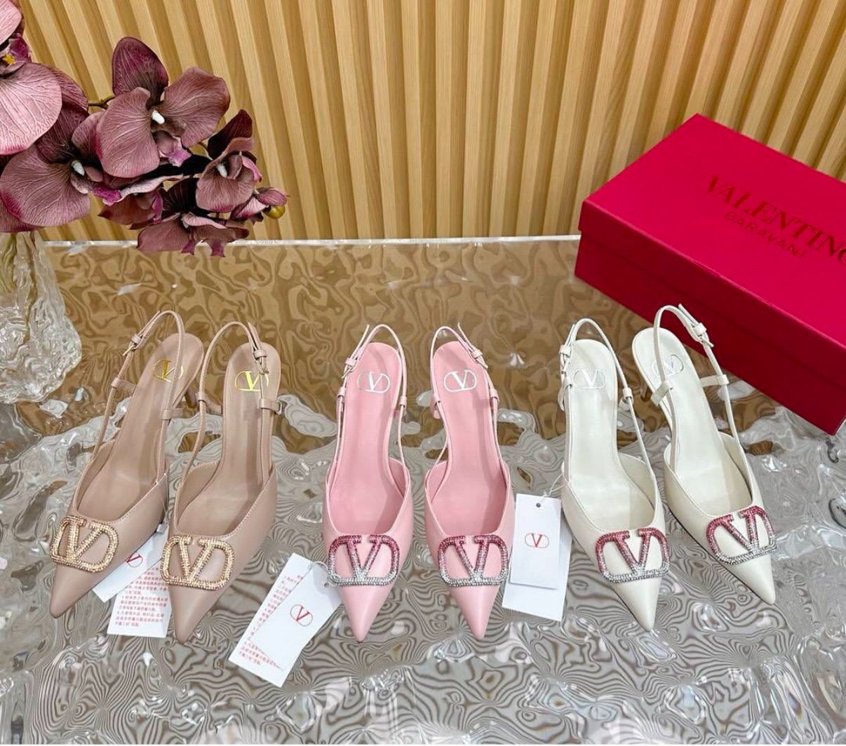 LUXURY HEELS WITH BUCKLE