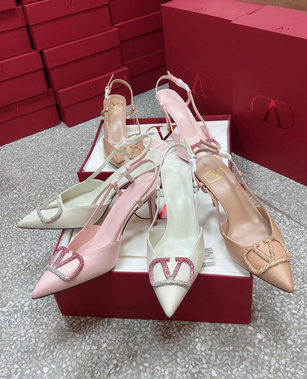 LUXURY HEELS WITH BUCKLE