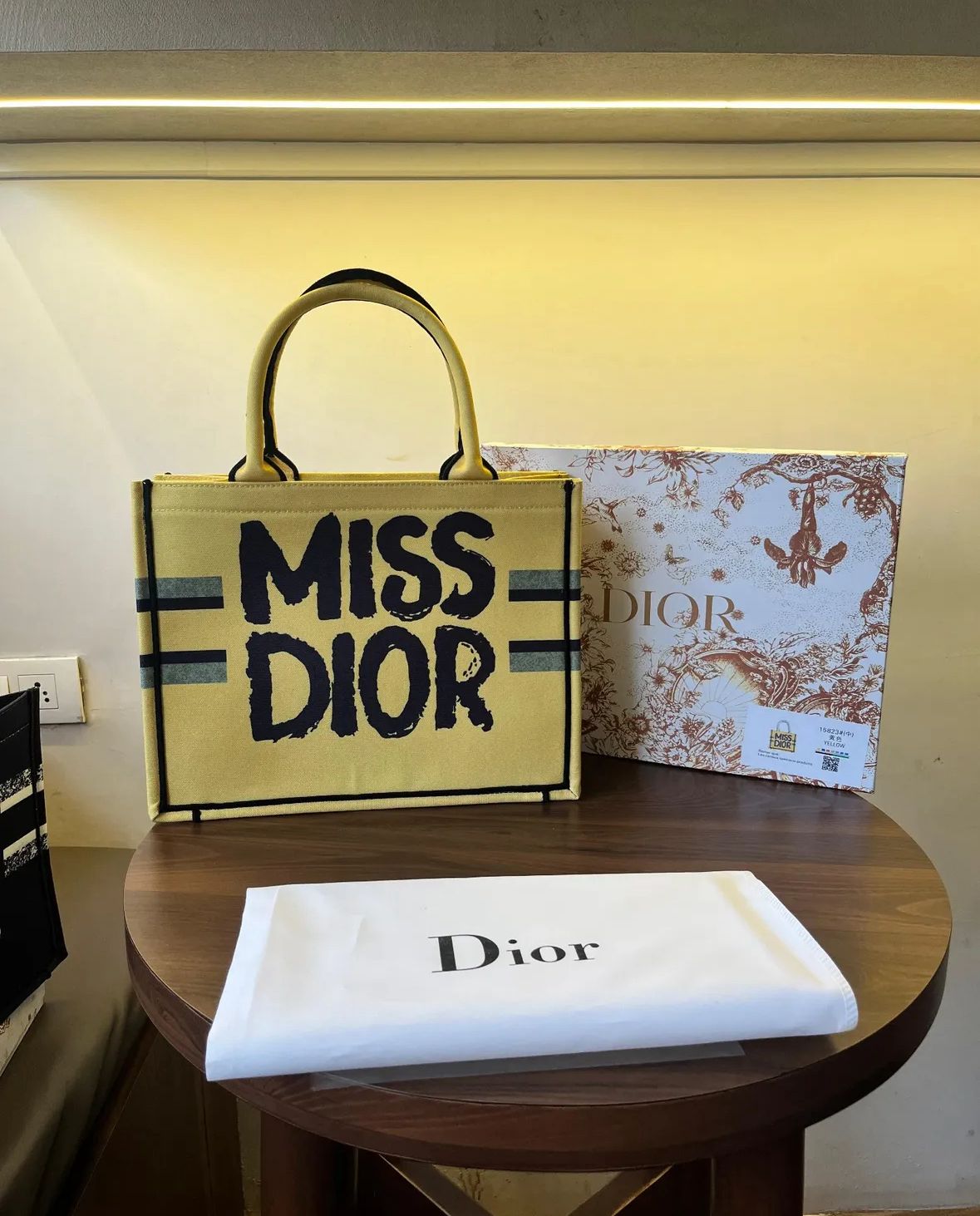LUXURY CANVAS BOOK TOTE
