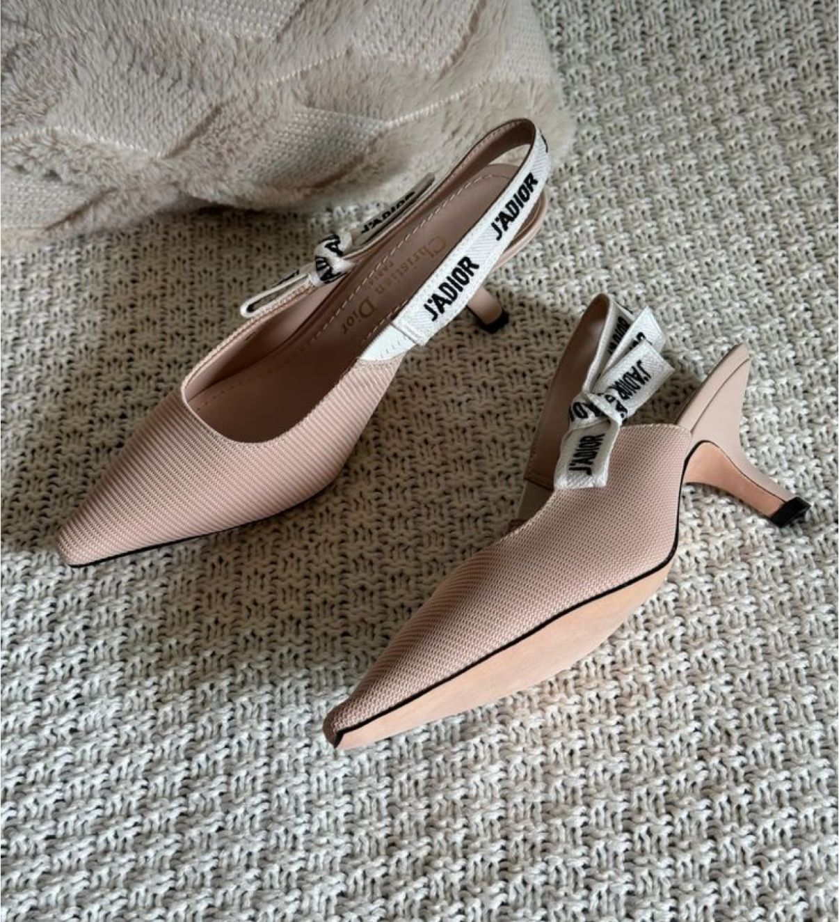 Black Slingback Pump Lining Pattern