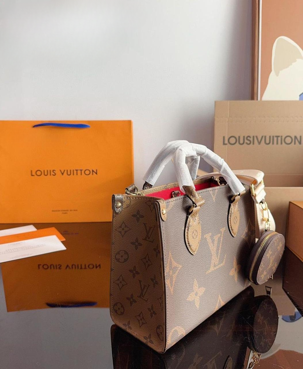 LUXURY ON THE GO PM HANDBAG FOR WOMEN