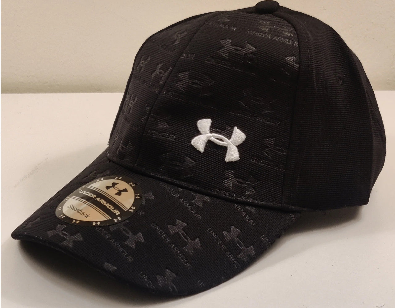 Classic and Cool Embroidery Logo Cap With Adjustable Buckle For Men and Women
