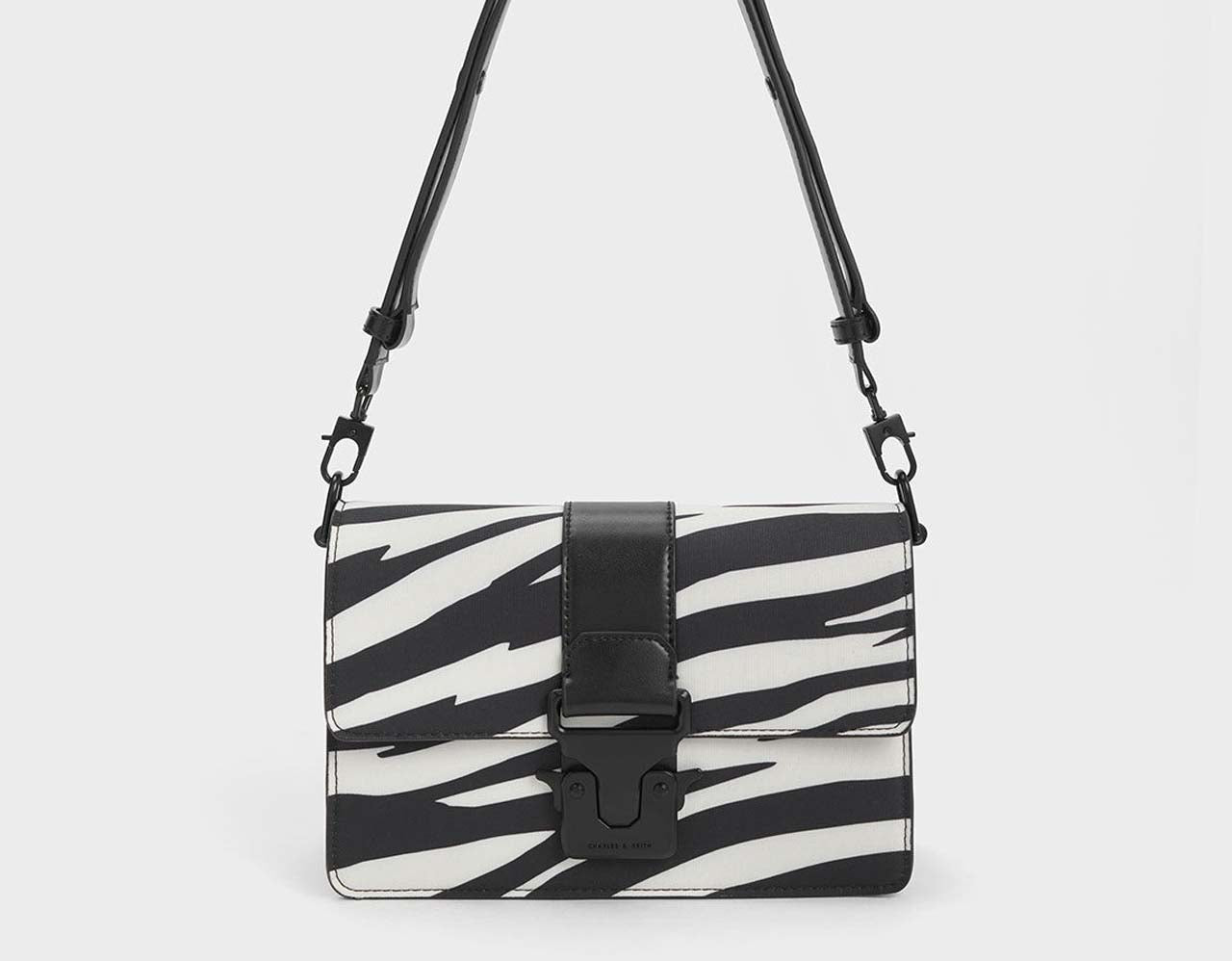 BLACK ZEBRA PRINT PUSH-LOCK SHOULDER BAG