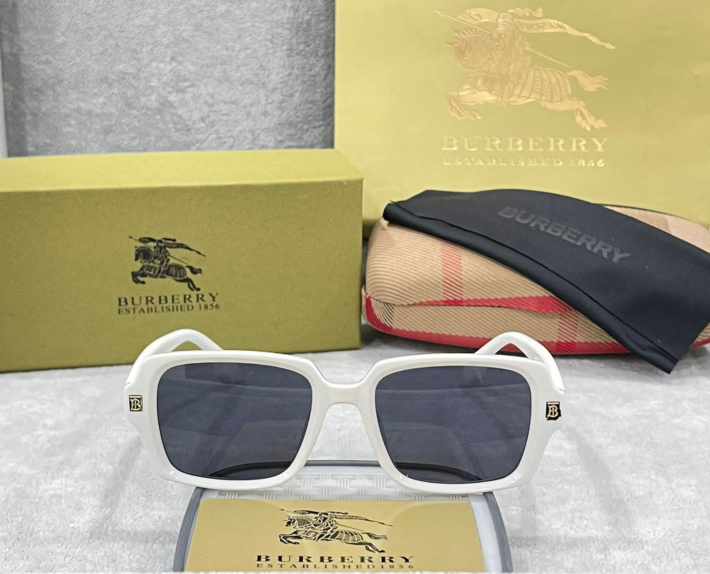 Luxury Different Shades in Unisex Sunglass