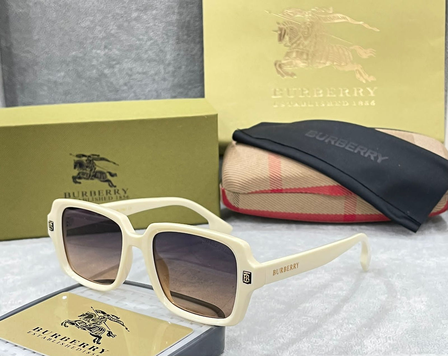 Luxury Different Shades in Unisex Sunglass