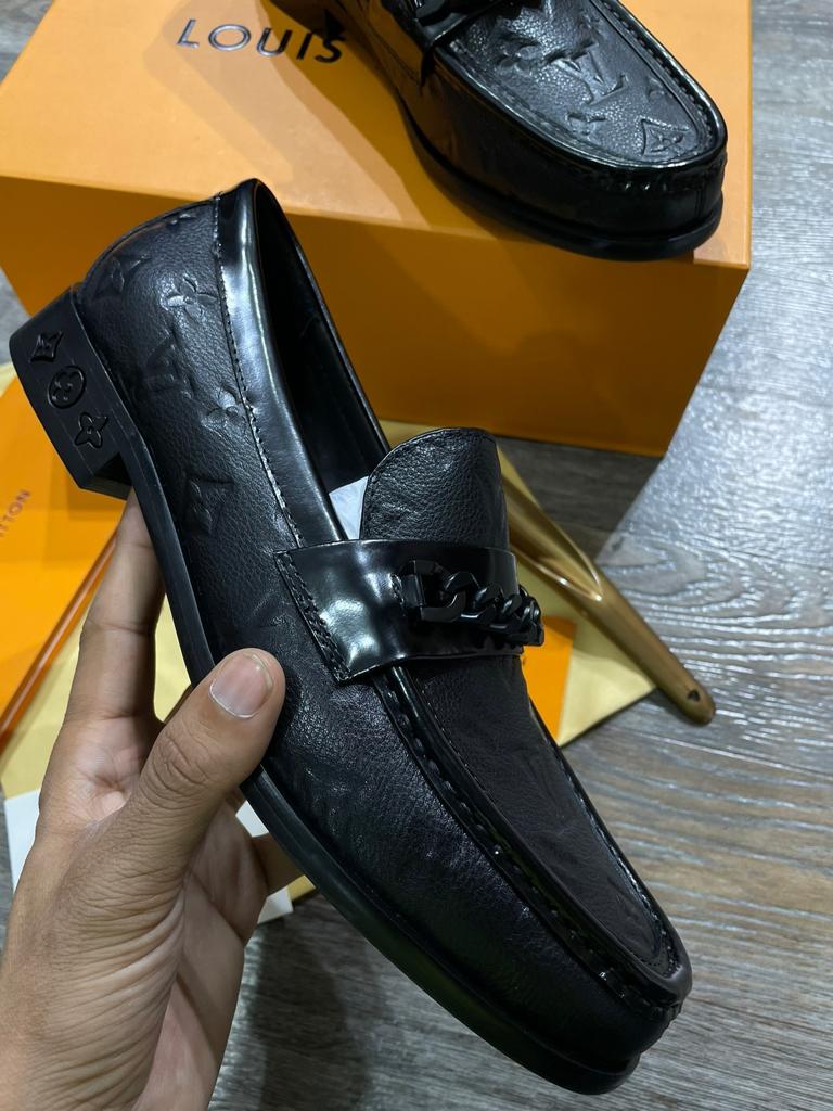 Luxury Embossed Loafers With Chain Design For Men (Black)