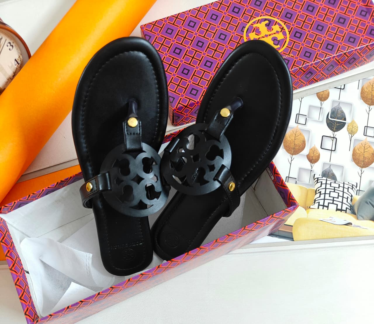 PREMIUM SLIDES FOR WOMEN