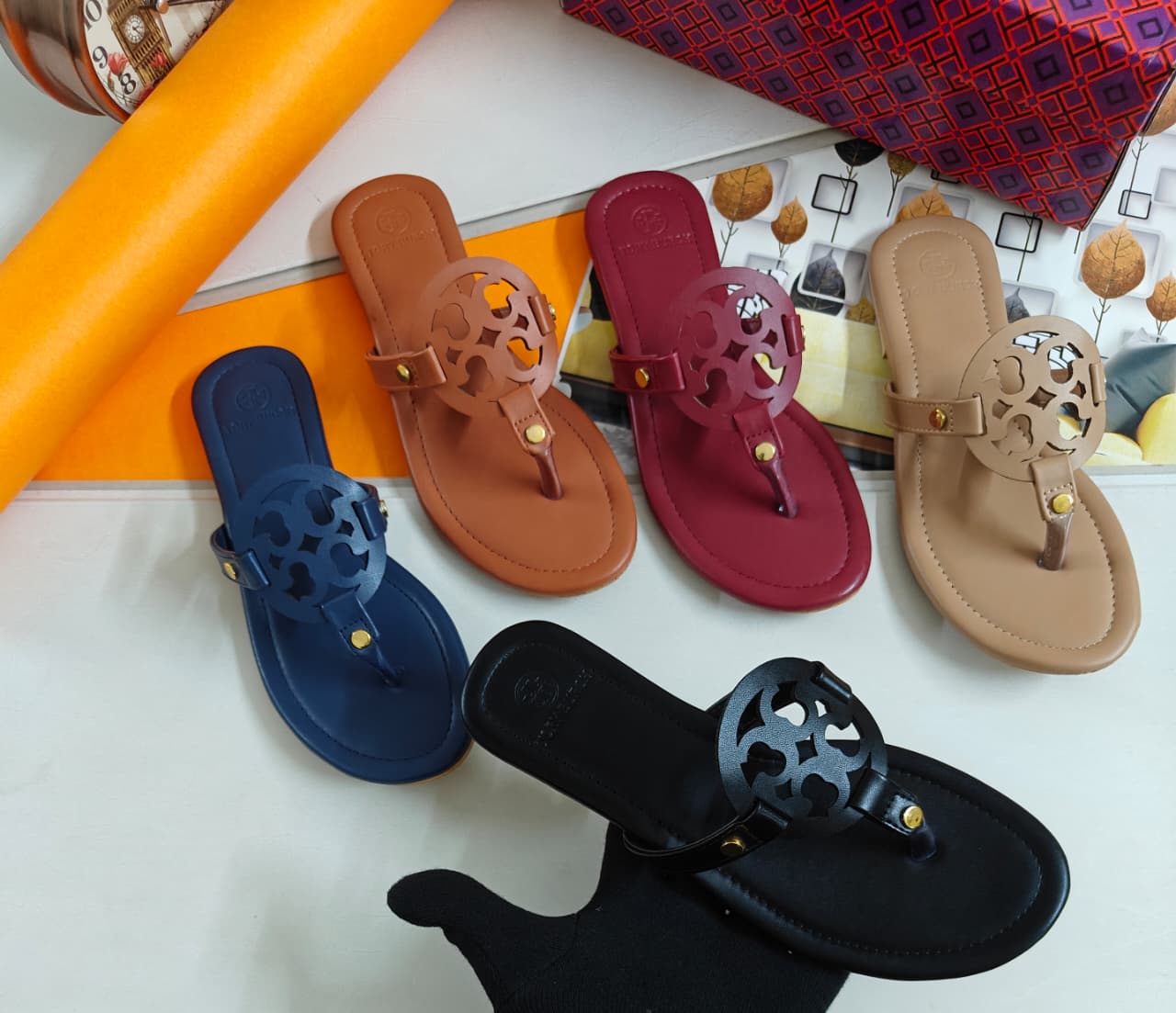 PREMIUM SLIDES FOR WOMEN