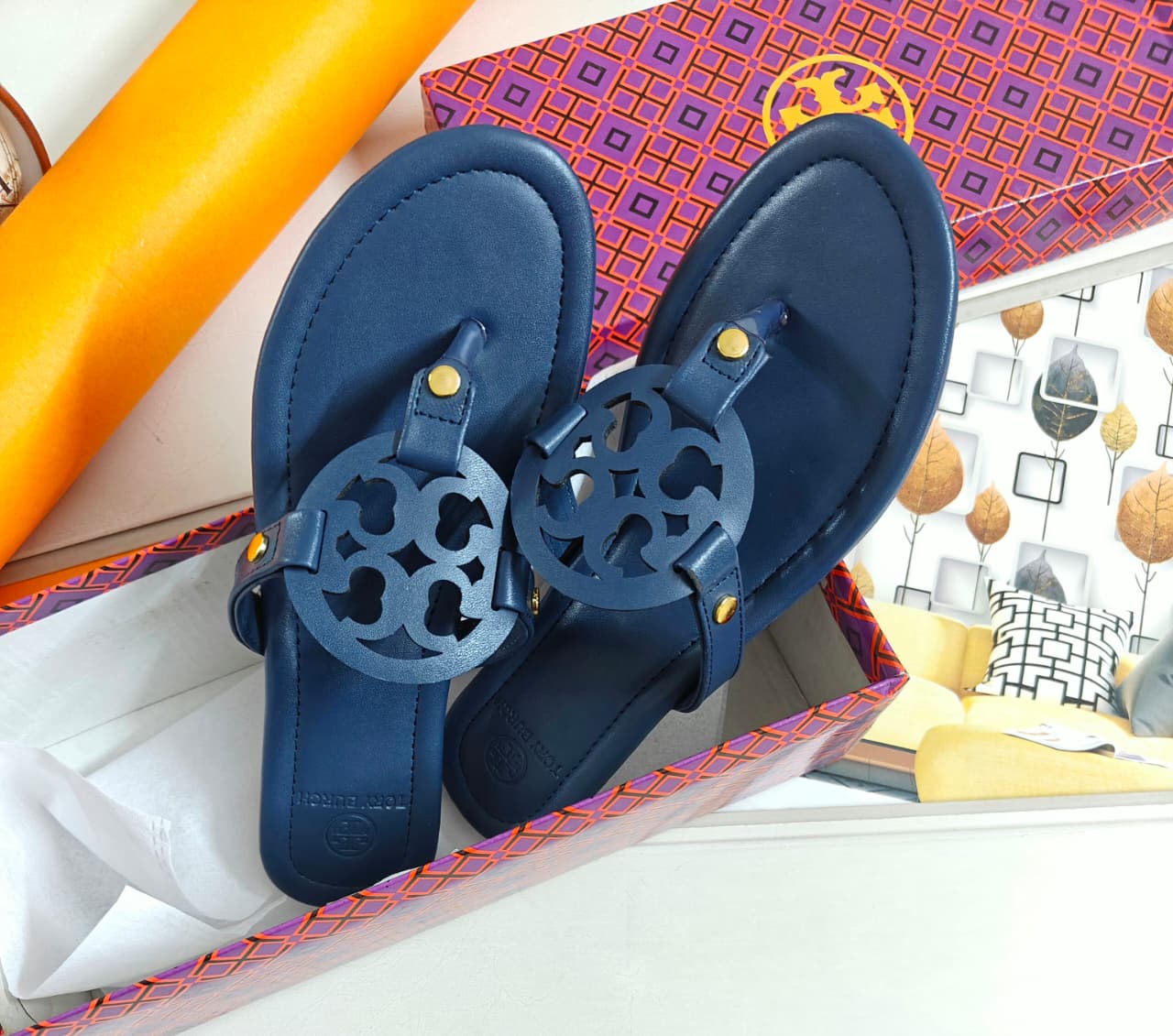 PREMIUM SLIDES FOR WOMEN