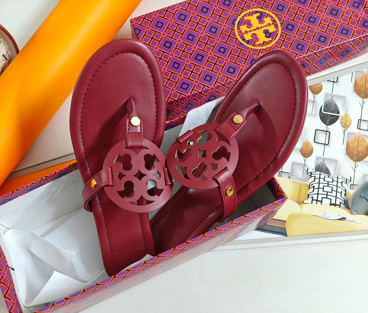 PREMIUM SLIDES FOR WOMEN