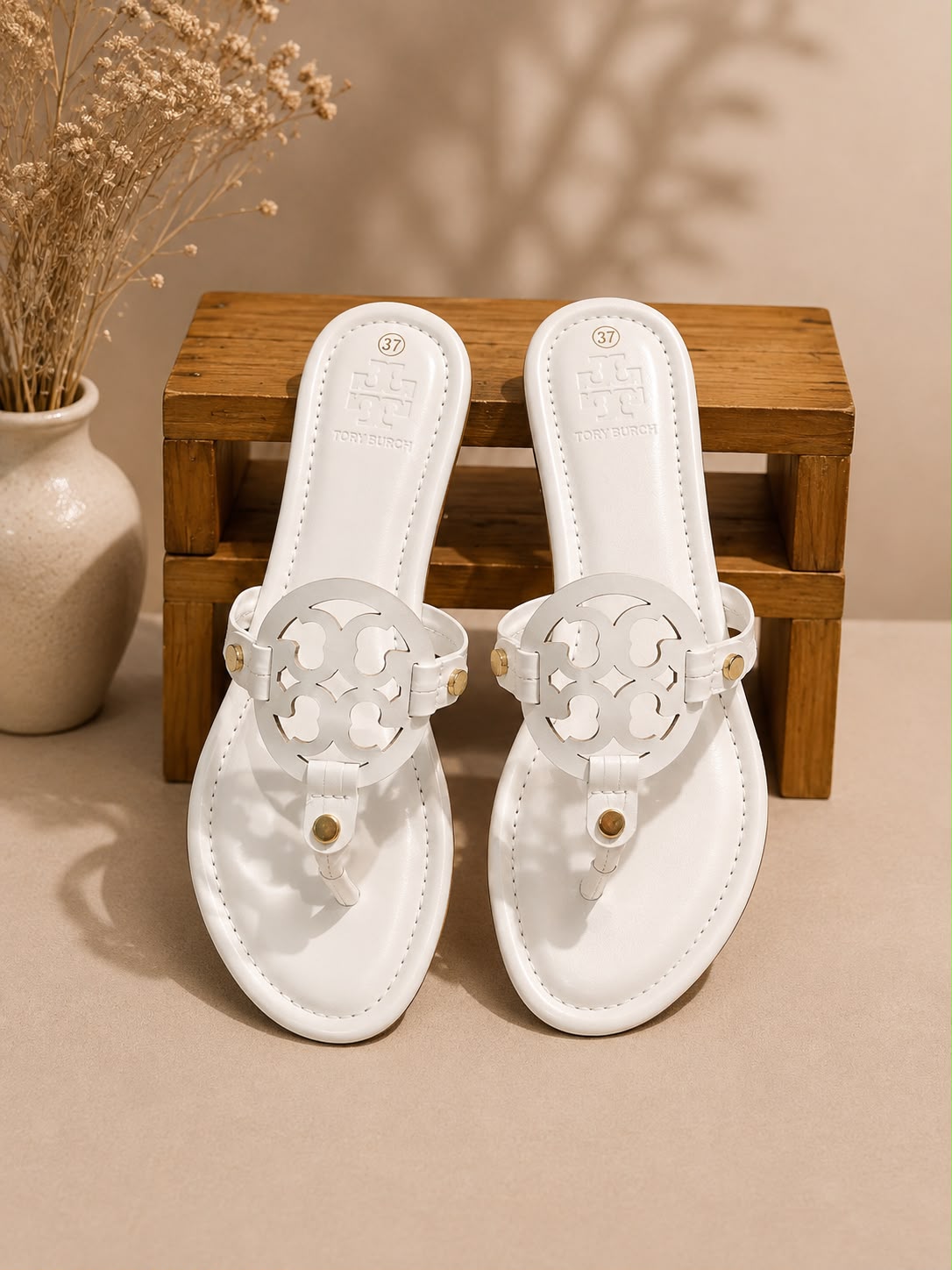PREMIUM SLIDES FOR WOMEN