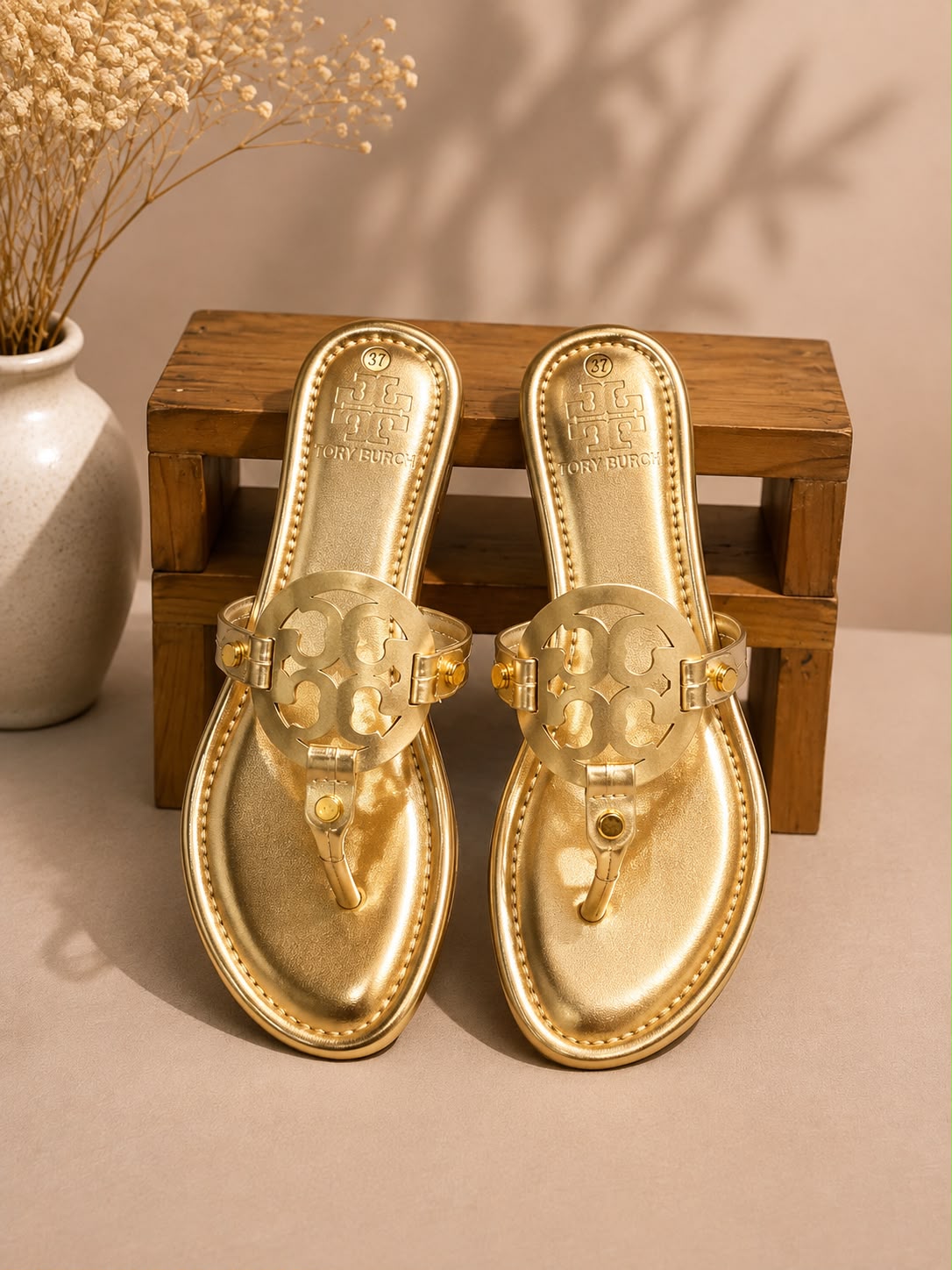 PREMIUM SLIDES FOR WOMEN