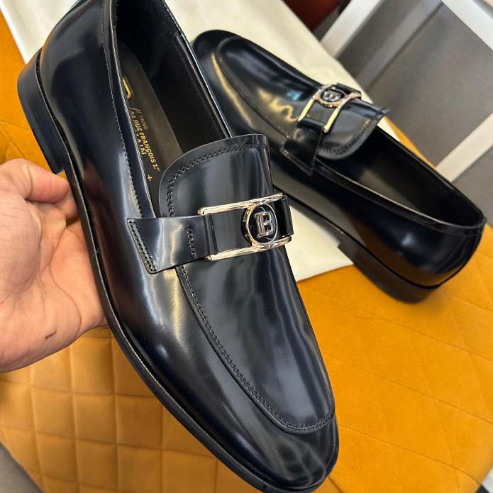 Luxury Loafers With Metal Accent For Men