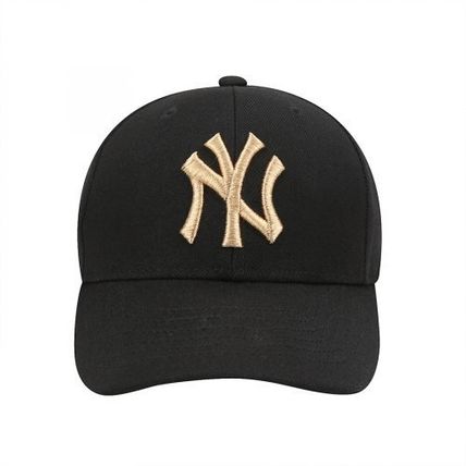 Fashionable Unisex Baseball Caps With Embroidered Logo & Adjustable Buckle